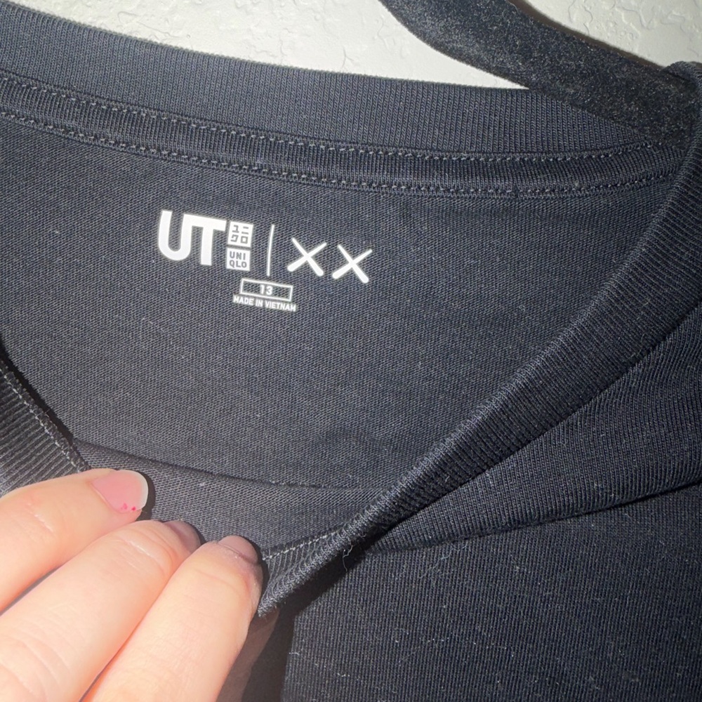 KAWS x Uniqlo UT Graphic Tee Size 13 Black Streetwear Art Shirt Companion - Picture 4 of 6